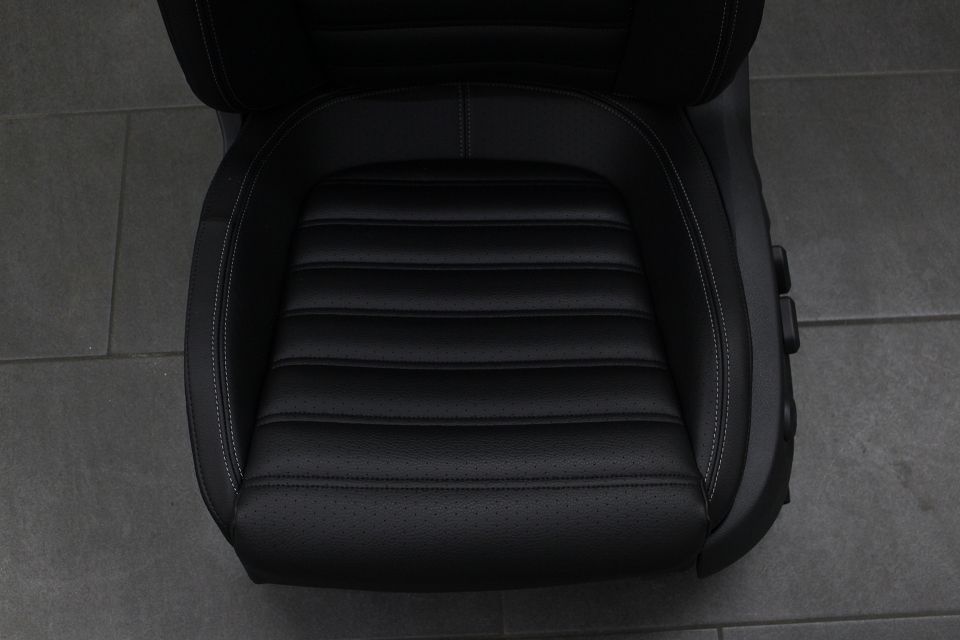 VW CC Innenausstattung Sitze Sportsitze Leder SHZ MAL schwarz in Aurich