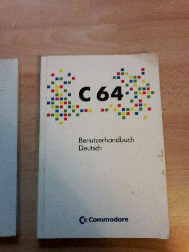 2 Benutzerhandbücher C64 in Lauter