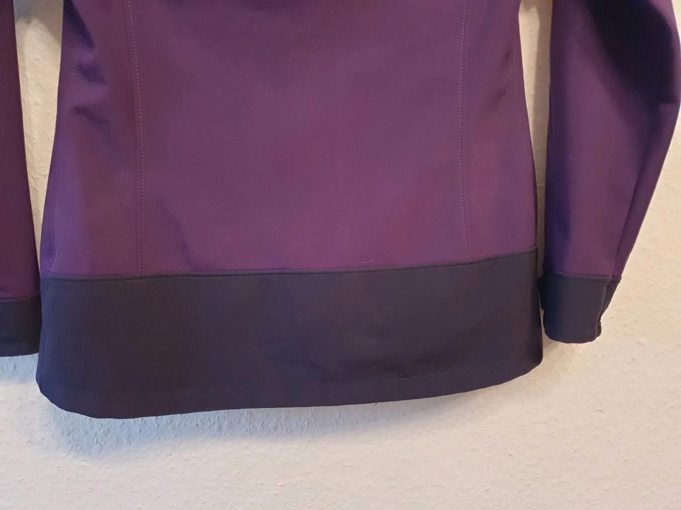 Lila Softshell Jacke, Fleecejacke Gr. 152 in Köln