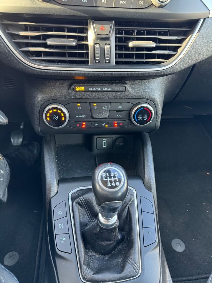 Ford Focus Turnier Cool & Connect Navi-Standheizung in Butzbach