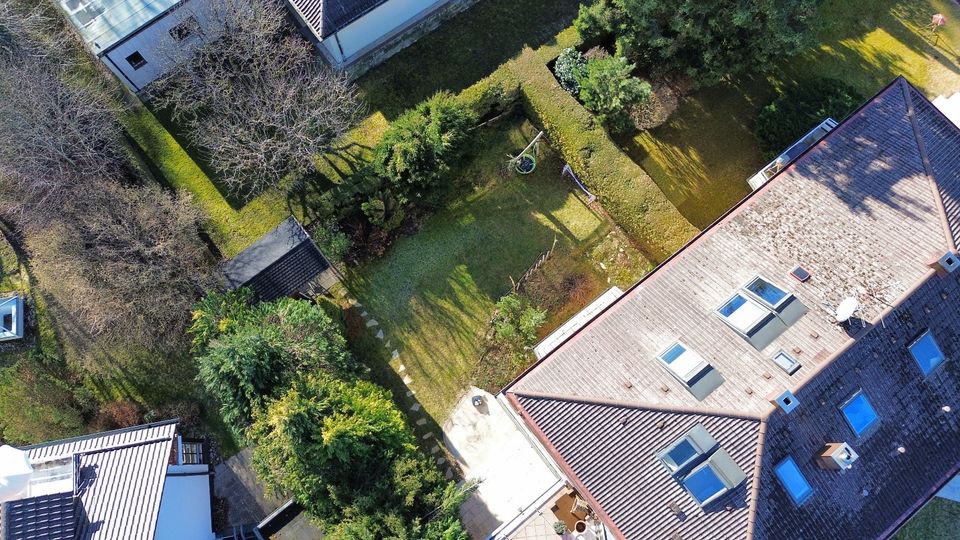 Traumhafte 3-Zimmer-Gartenwohnung mit Hobbyraum und Sauna in zentraler und ruhiger Lage Grünwalds in Grünwald