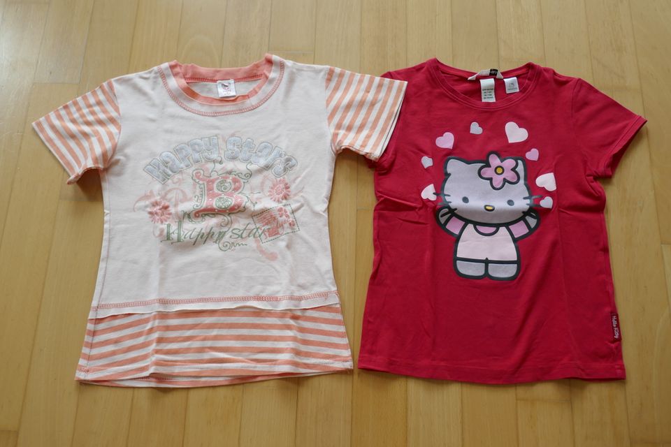 kurze Hose Größe 122 + T-Shirts Gr.122/128 - Hello Kitty in Remseck am Neckar