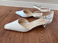 Rainbow Brautschuhe ivory Gr 8 / 41 Niedersachsen - Sehnde Vorschau
