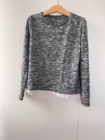 Mädchen Pullover Pulli Langarmshirt spitze 134 neuwertig Schleswig-Holstein - Pronstorf Vorschau