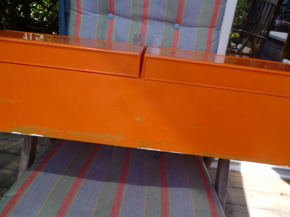 Toller Retro Arzneimittelschrank,50er-60er Jahre,Orange in Rust