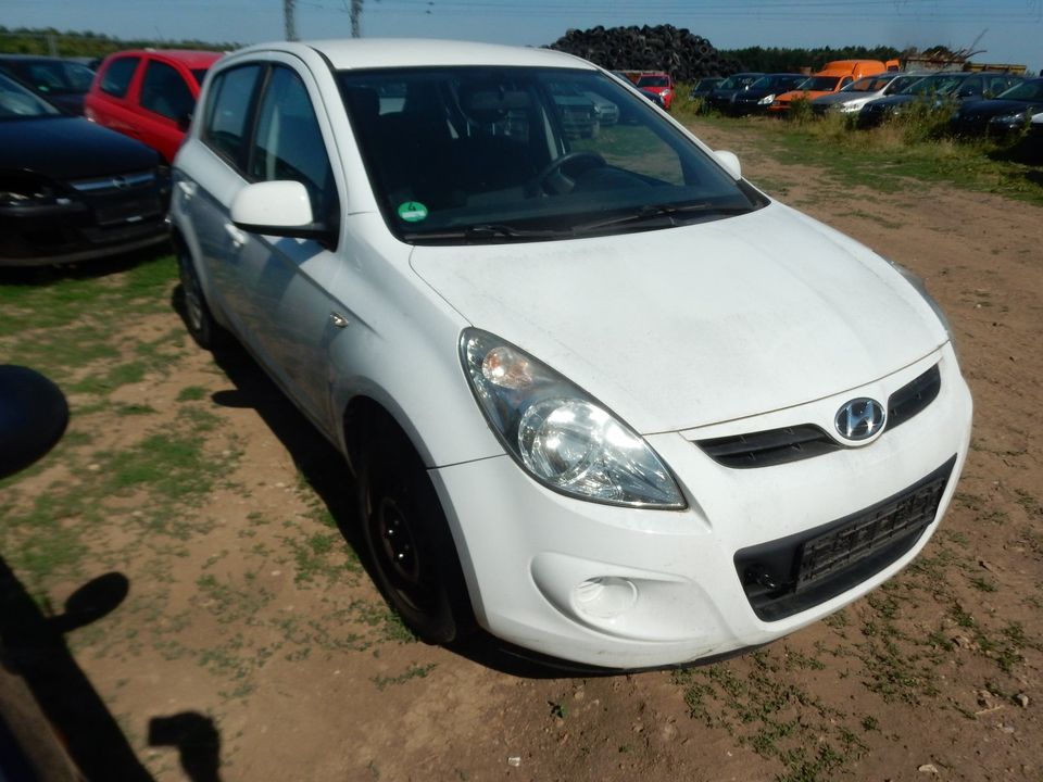 Hyundai I20 Ersatzteileträger Crystal White VN9028 in Heilsbronn