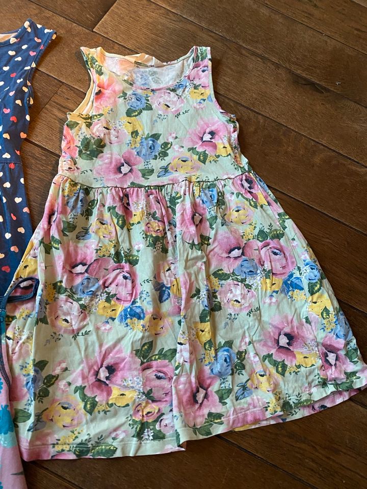 5 Süße Sommerkleider Kleider Kleid Gr. 122 128 in Darmstadt