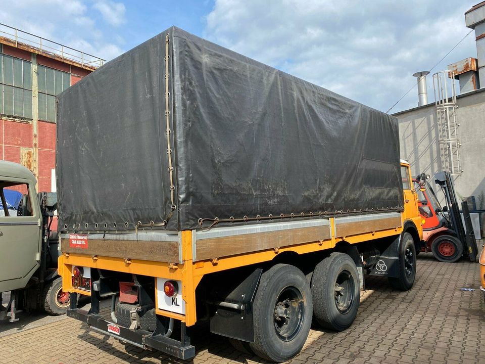 LKW Oldtimer , Pritschenaufbau mit Wohnwagen, Büssing, Krupp in Oberhausen