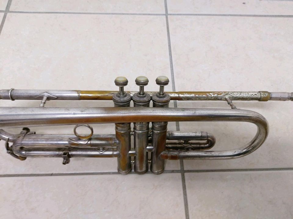Alte Trompete C.C. CONN ELKHART USA. Mit originalen Koffer. Alles in Kriftel