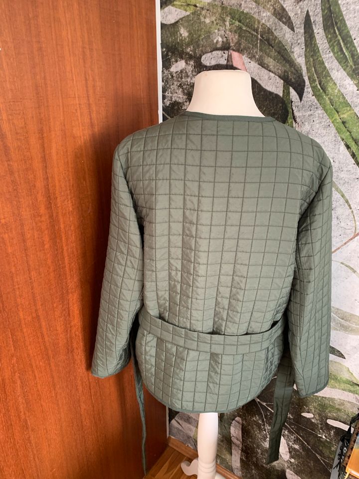 Naf Naf Jacke mit Gürtel gr L neu in Neubiberg