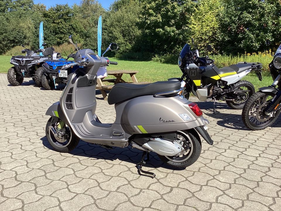 Vespa GTS SUPER TECH 300 in Nordhorn