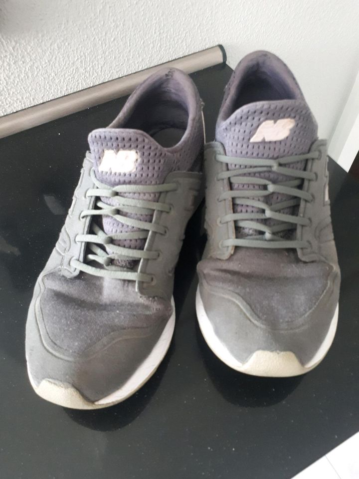 New Balance Sneaker Schuhe 38 grau rose in Gutenborn
