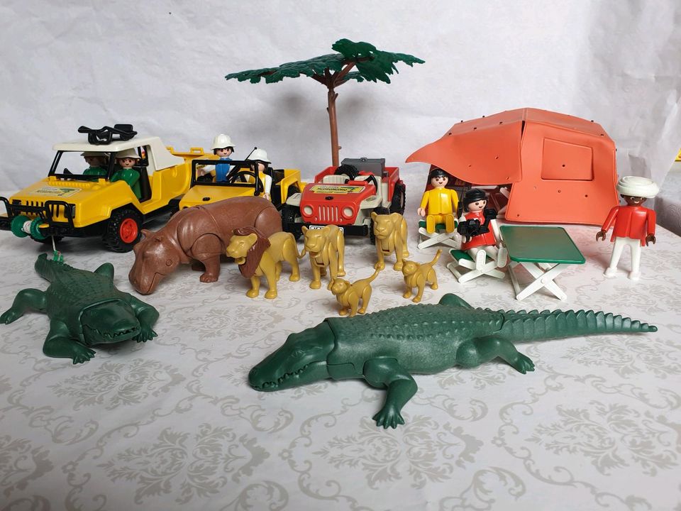 Playmobil Wildtiere, Zelt und Jeeps in Rodgau