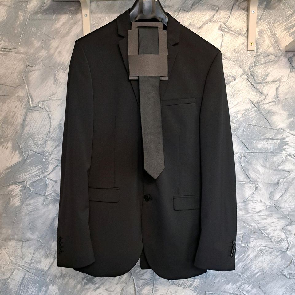 Anzug neu mit Etikett Krawatte und Weste aslim fit C&A Gr.46 in Gotha