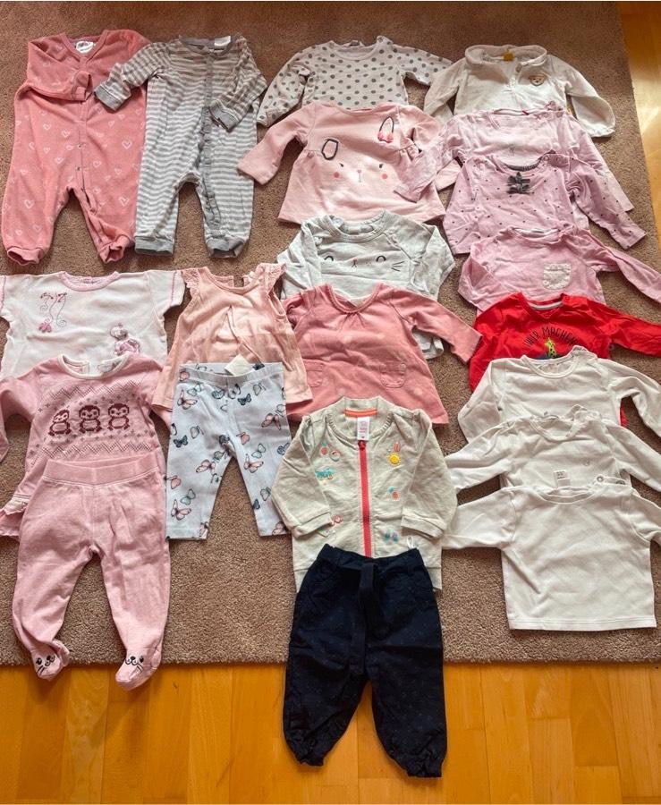 Kleiderpaket 62 68 Shirts Strampler Leggings H&M C&A Steiff in Weiden (Oberpfalz)