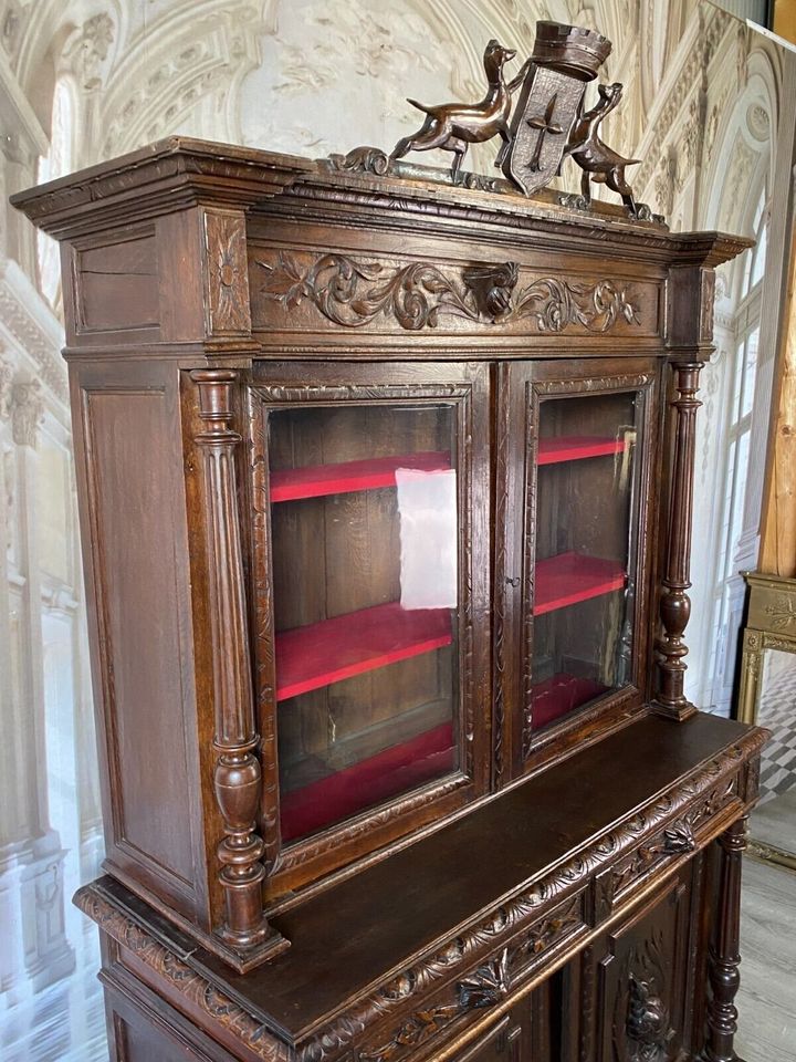 ANTIKES BUFFET FRANKREICH UM 1880 EICHE PRUNKSCHNITZWERK SCHRANK MIT VITRINE - Versand möglich 99 Euro - Wir sind für Sie da lokal in 86830 Schwabmünchen oder online ARTHOME24 in Schwabmünchen