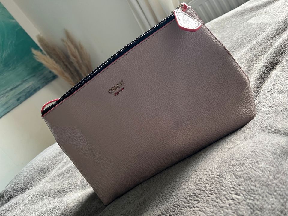 Tolle Guess Umhängetasche, Grau-pink Handtasche in Hamburg