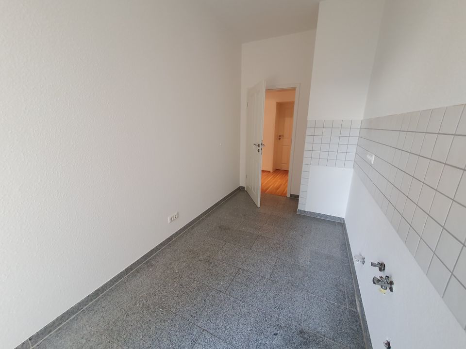 Bezugsfrei! 2 Balkone | 6 Zimmer | Fußbodenheizung in Leipzig