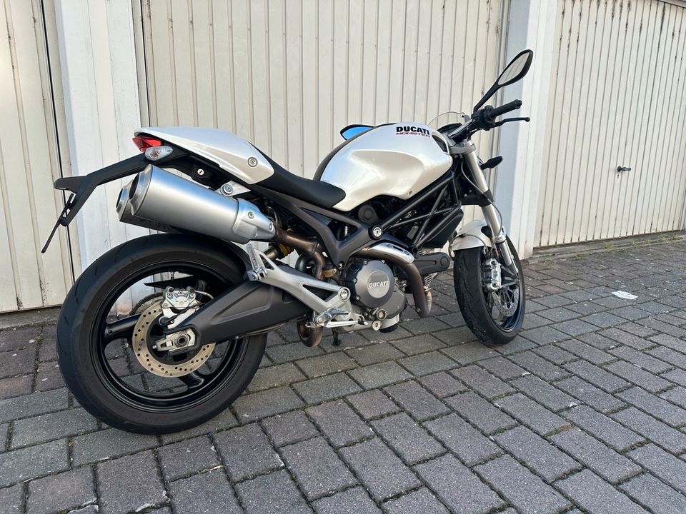 Ducati Monster 696 Plus *TÜV Neu* in Groß-Gerau