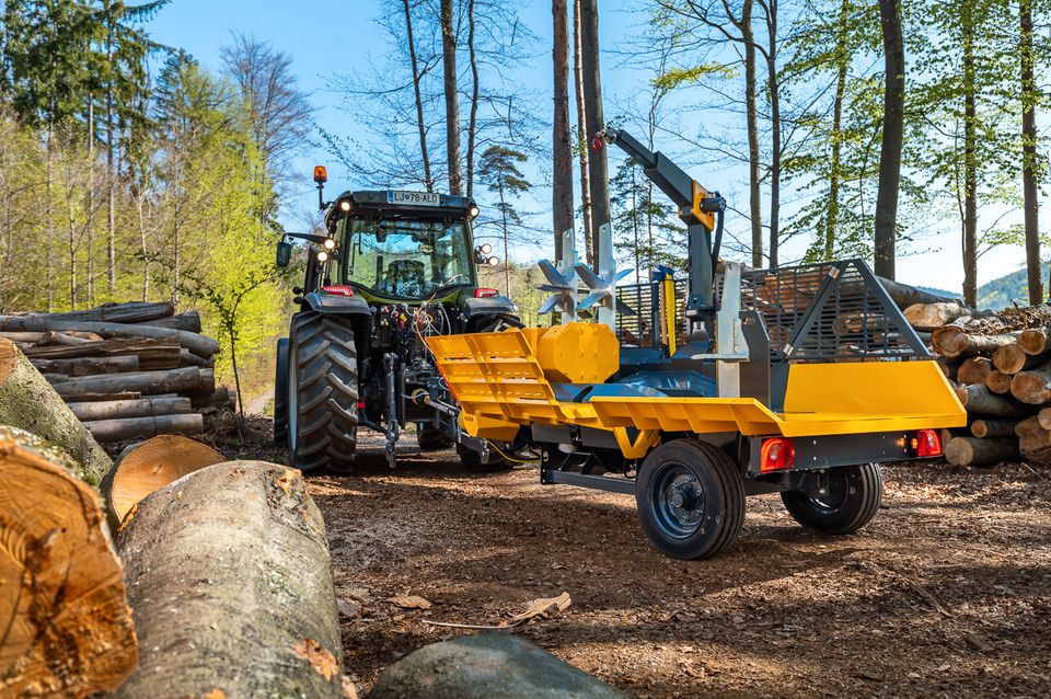 Uniforest Liegendspalter MAGNUM 32 Spaltkraft 31to mit Fahrwerk in Kaltenlengsfeld