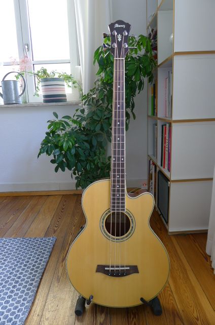 Ibanez AEB 10, Akustikbass, AEB10ENT, neuwertig in Karlsruhe