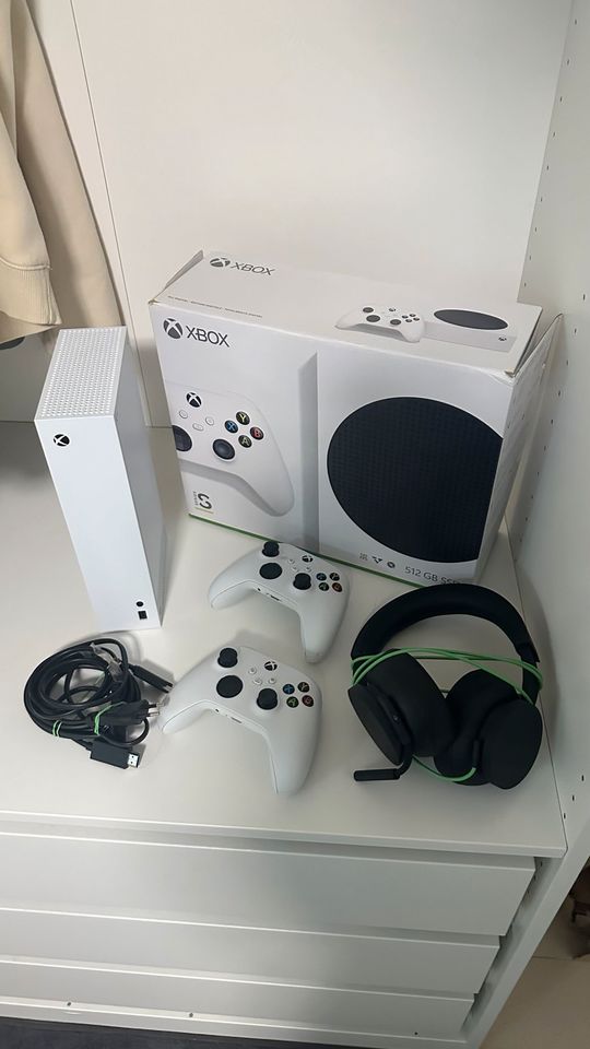 Xbox series S / 2 Controller / Headset in Aying