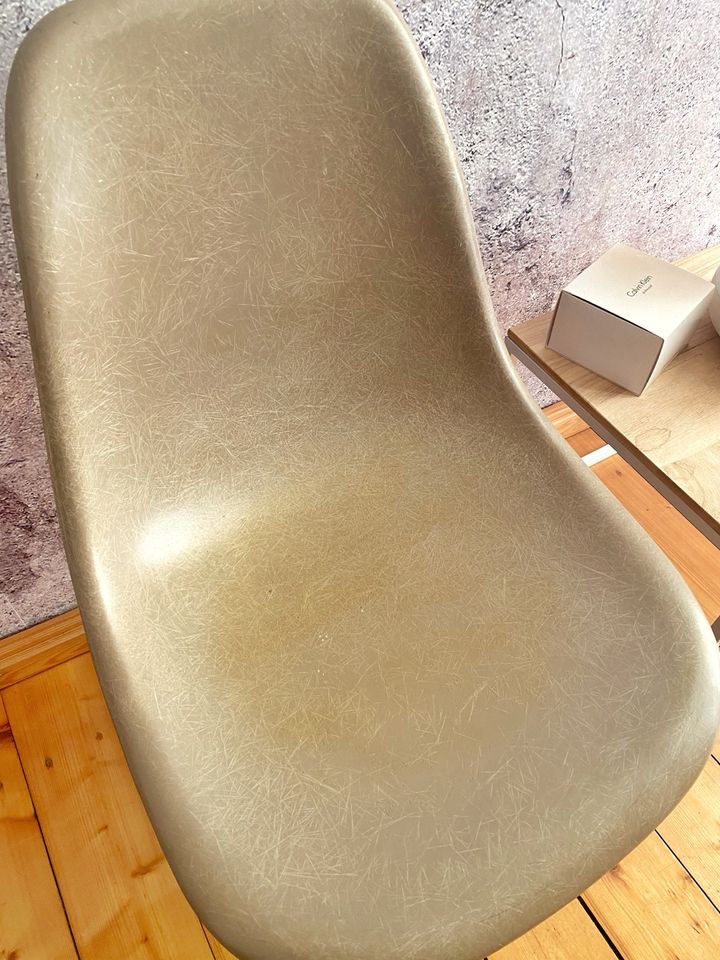 Eames Chair dowel base Fiberglas Vitra Stuhl Esszimmer in Brandenburg an der Havel