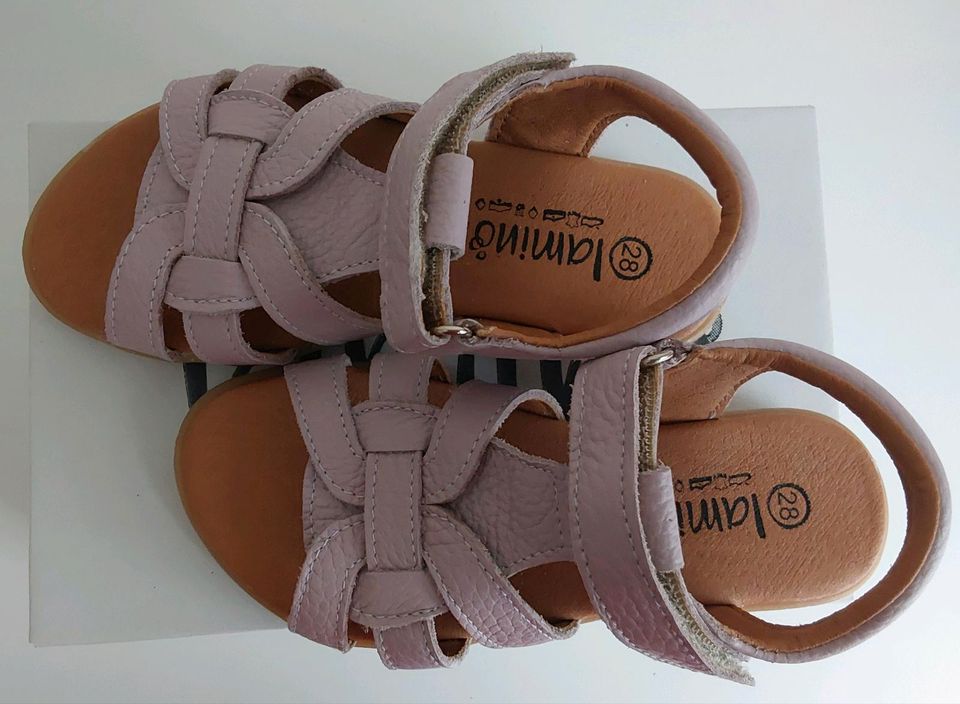 lamino Leder-Sandalen in lavendel • Größe 28 • ungetragen in Haimhausen