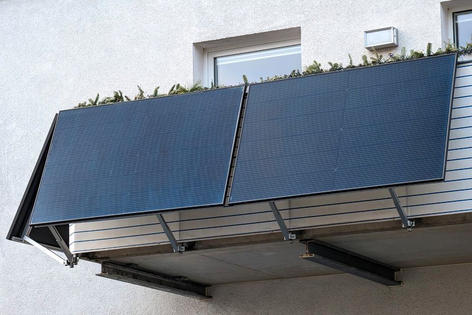 Balkonkraftwerk PVgo Black 840/800D (840 W Mini-Solaranlage, steckerfertig) in Aachen