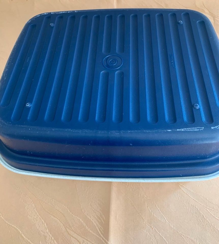 Tupperware Brotkasten blau/weiß in Crossen an der Elster