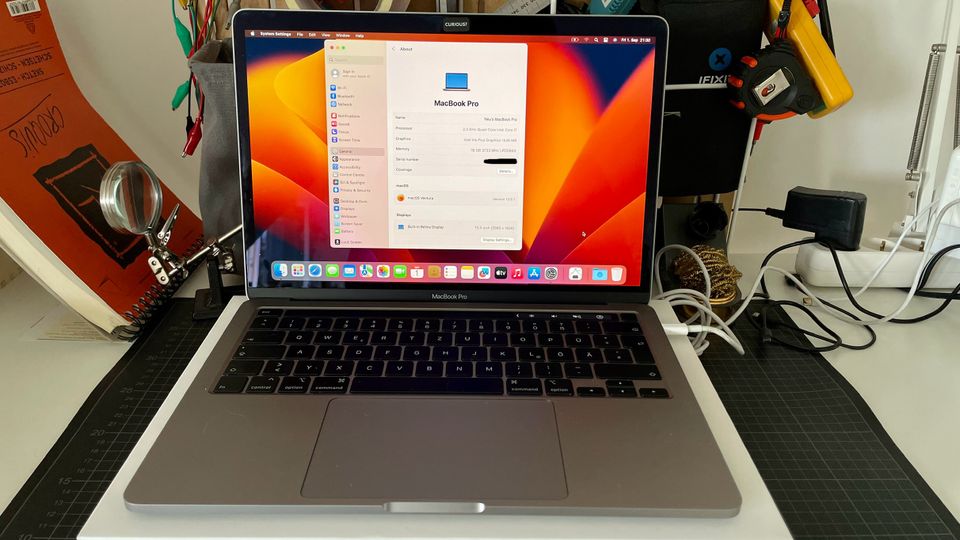 MacBook Pro quad-core Intel i7 2020 2,3Hz 13,3inch OPV als Neu! in Erlangen