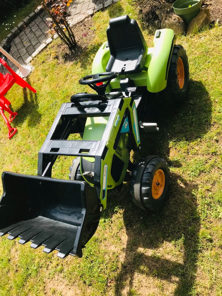 Falk- Claas Traktor mit Kippanhänger und Flüsterreifen in Krauchenwies