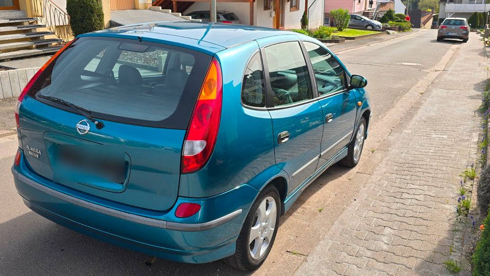 Nissan Almera Tino Tekna 1.8 in Hirschhorn