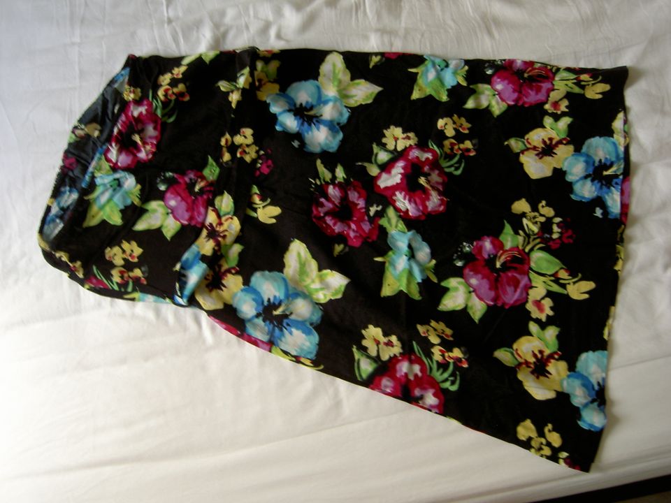 Bandeau-Kleid, H&M, Gr. 34, schwarz-Blumen, selten getragen in Tittling