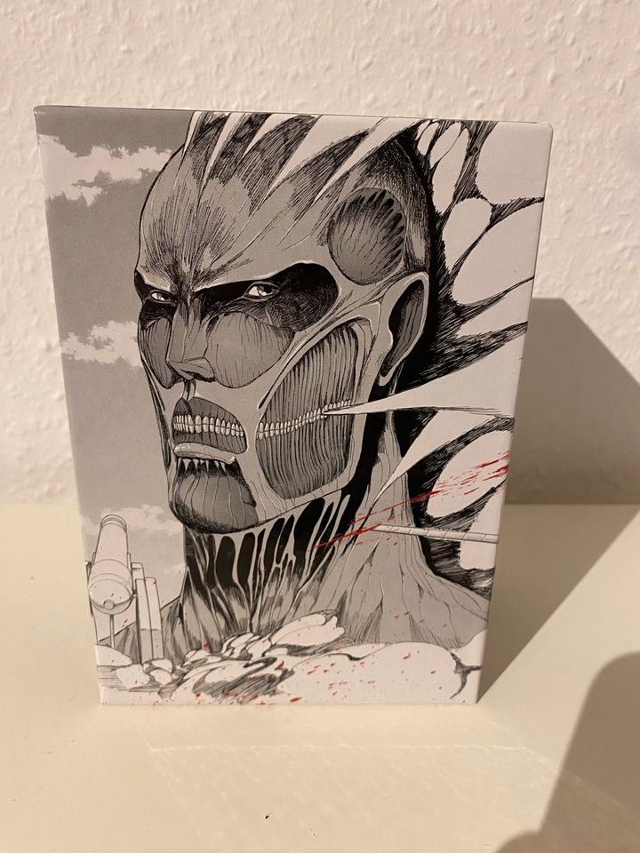 Attack on Titan Manga Band 1-5 in Nieder-Olm