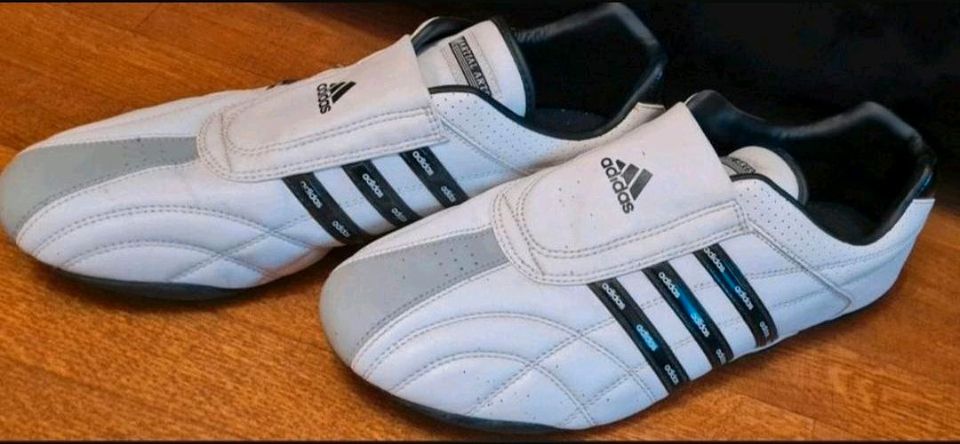 Adidas Kampfsportschuhe Sneaker SM III Schuhe 100% Original in Brandenburg  - Brandenburg an der Havel | eBay Kleinanzeigen ist jetzt Kleinanzeigen