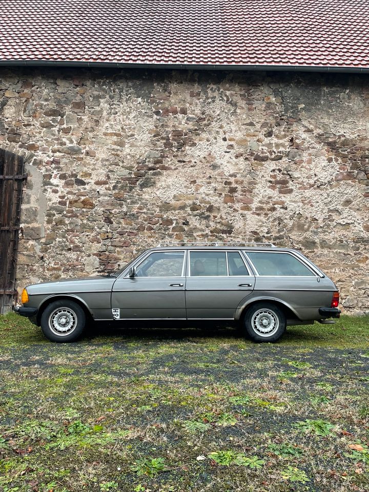 Mercedes W123 240TD Kombi Oldtimer H-Kennzeichen in Habichtswald