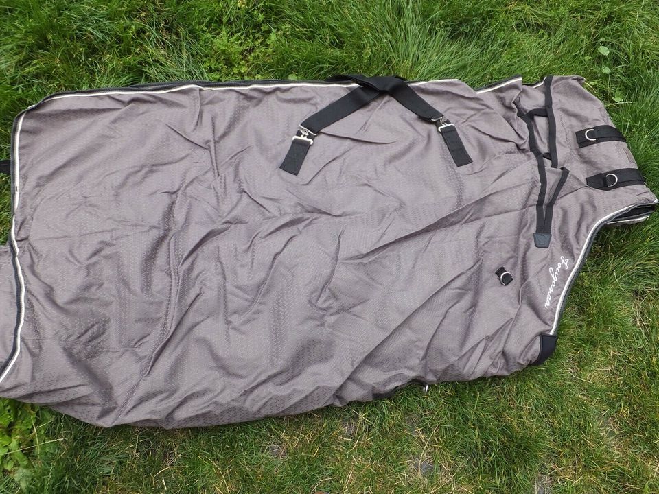 PFERD Winter Regendecke Allwetter 135 cm braun mit Sack NEU in Rastenberg