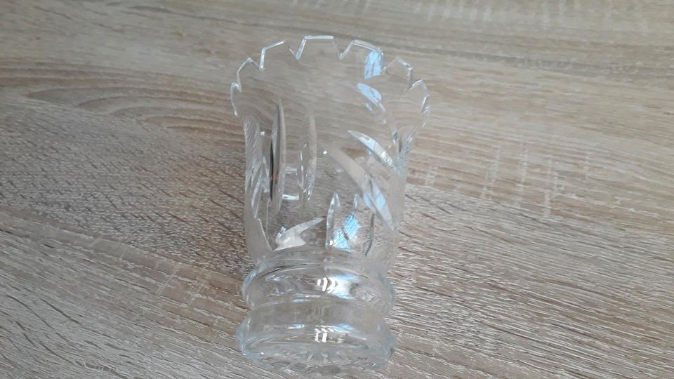 Kristallglas Vase mit Schliff in Großefehn