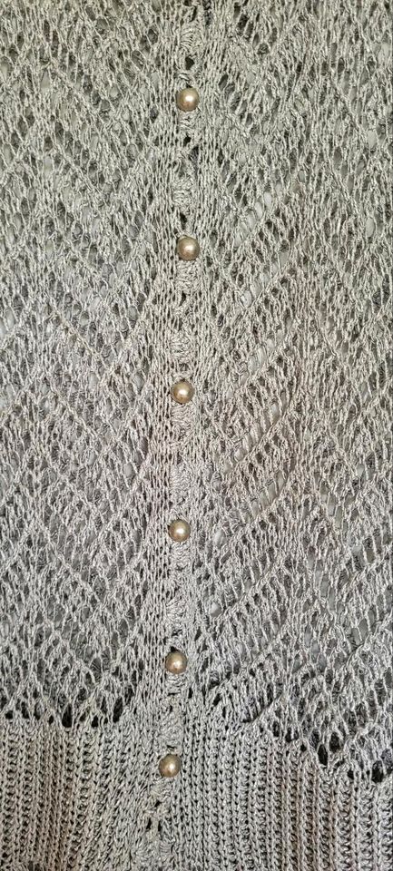 Strickjacke Gr. 48 silber- grau in Rott am Inn