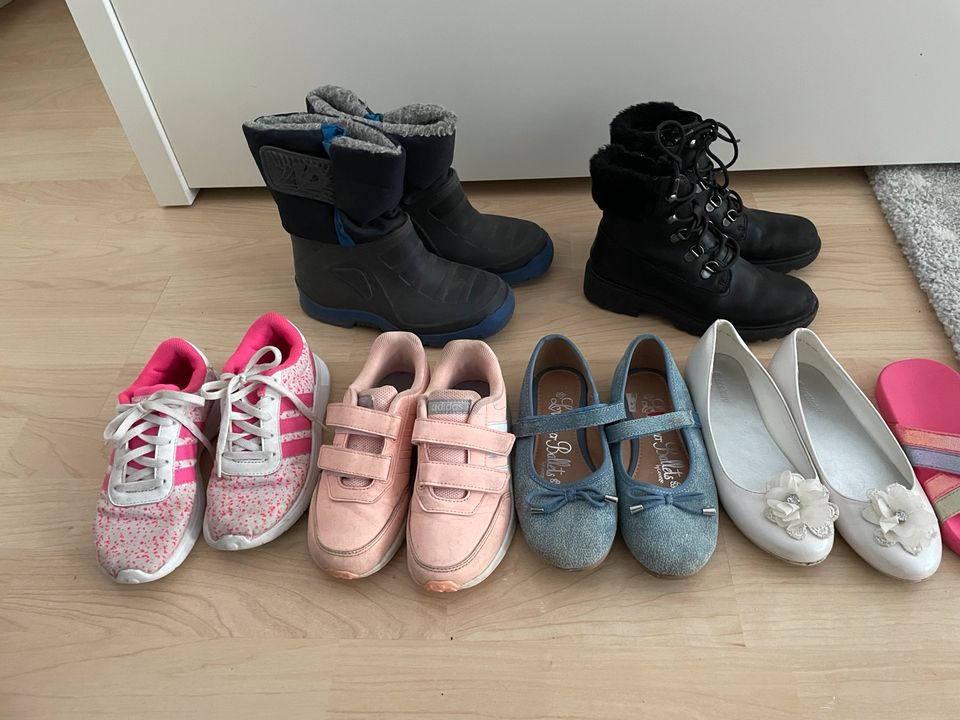 Kinderschuhe Schuhe Gr.30 31 Mädchenschuhe Stiefel Sneaker Kinder in  Hannover - Südstadt-Bult | Gebrauchte Kinderschuhe Größe 31 kaufen | eBay  Kleinanzeigen ist jetzt Kleinanzeigen