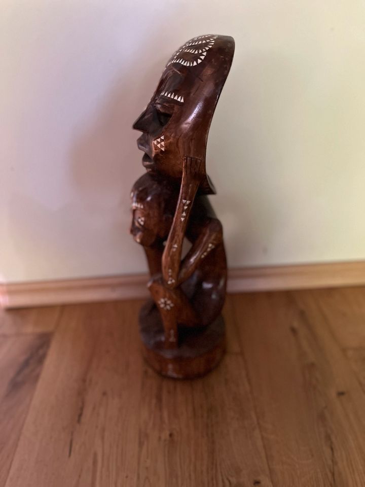 Afrika Fetisch Figur Statur Skulptur Krieger Holz Perlmutt alt in Göttingen