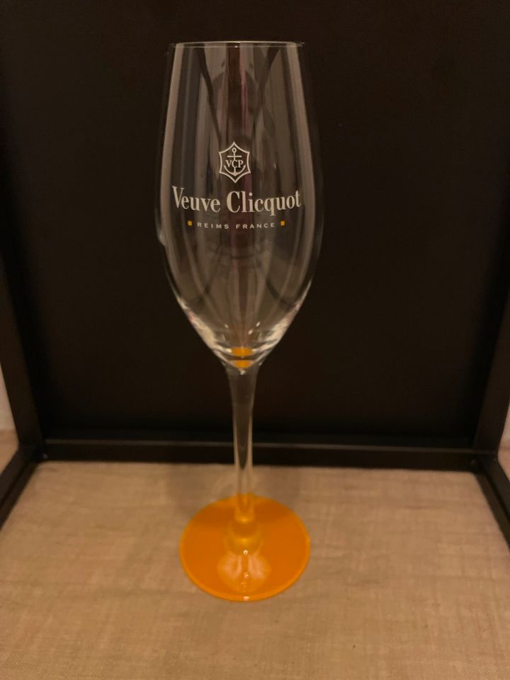 6 Veuve Clicquot Champanger Gläser oranger Fuß NEU in Hamburg