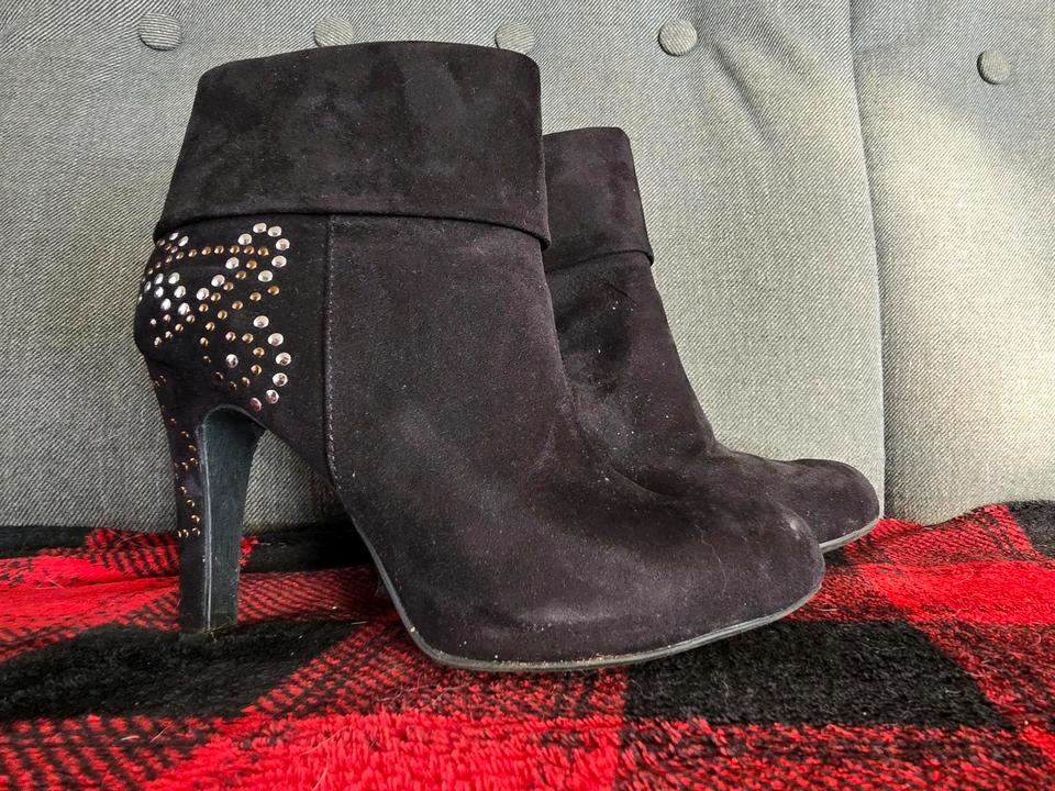 Div. hochhackige getragene Overknee, Stiefel u. Stiefeletten in Bockhorn