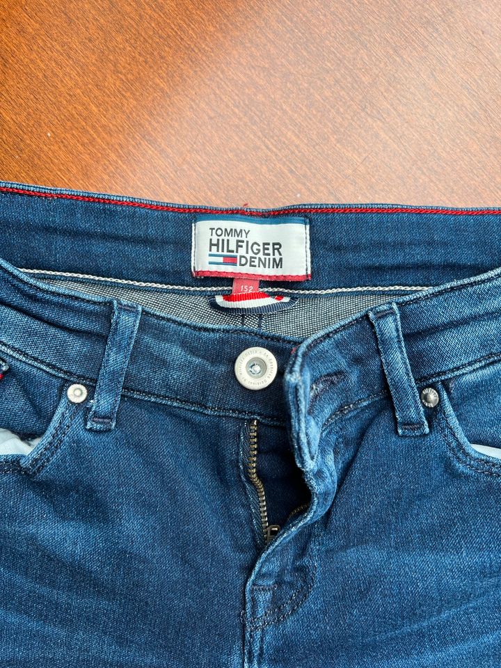 Tommy Hilfiger Jeans Größe 152 in Birkenwerder
