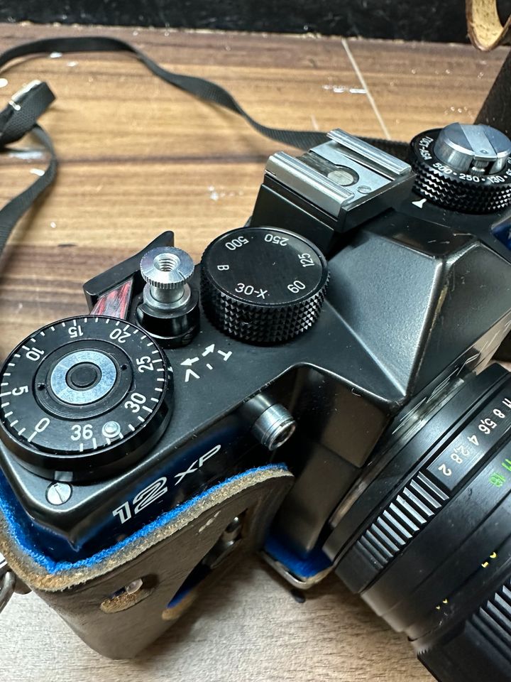 Zenith 12Xp Kamera mit Helios 44M-4 und Pentacon 4/200 Objektiven in Hamburg