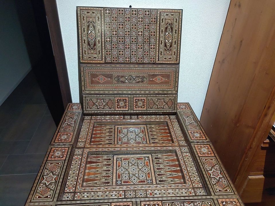 Backgammon Schach Spieltisch Syria Mosaik Erbstück Antik Schrank in Homberg (Efze)