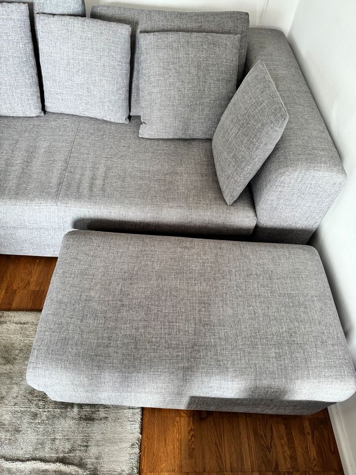 2er Sofa in Grau Maße 2m x 1,1m mit Hocker in Mülheim (Ruhr)