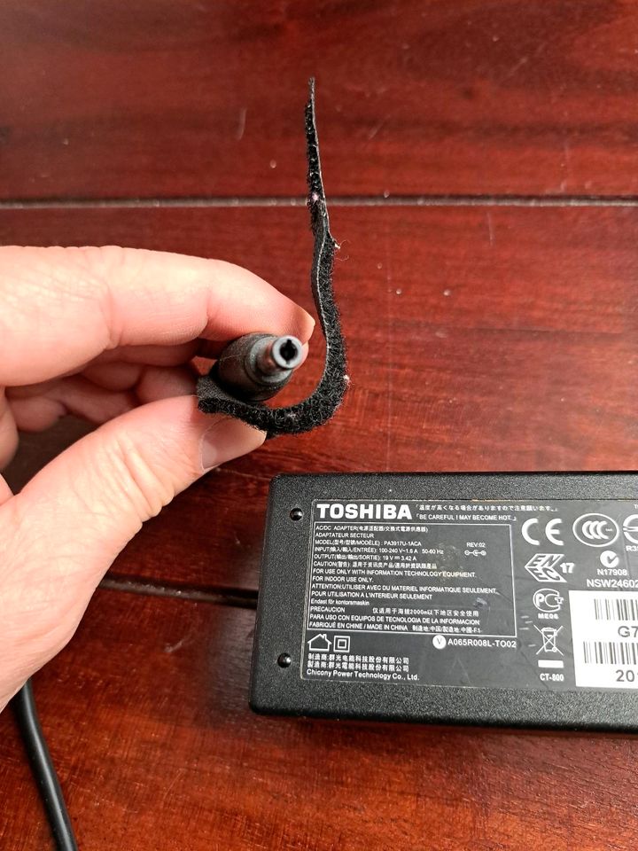 Toshiba Netzteil  19 V = 3.42 A in Bielefeld