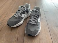 New Balance 57/40 Sneaker Gr. 40,5 grau Niedersachsen - Oldenburg Vorschau